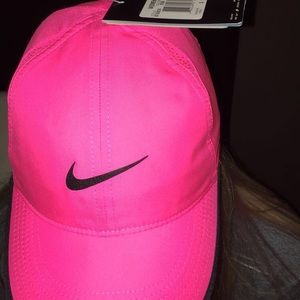 Hot pink Nike hat! 💕